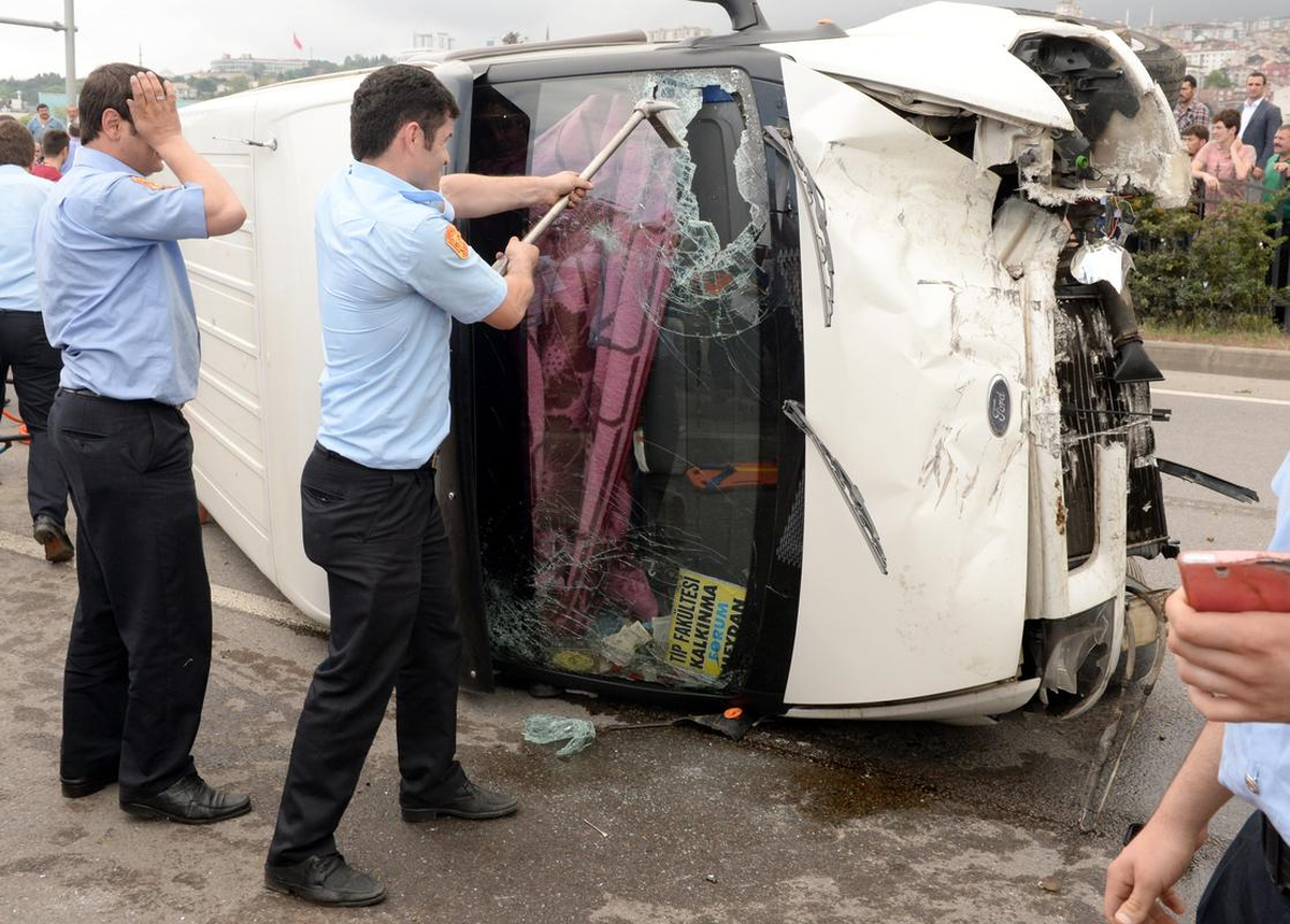 Trabzon\'da Zincirleme Trafik Kazası: 11 Yaralı