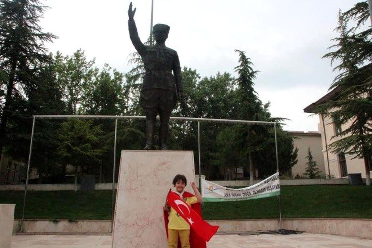 Türk Bayrağına Yapılan Saldırı Bilecik\'te Protesto Edildi