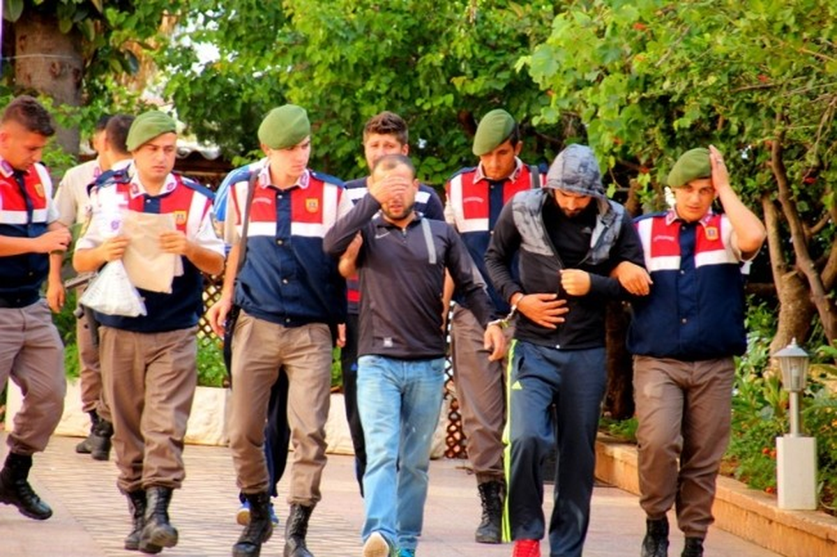 Üç Evde Hırsızlık Yapan Dört Kişi Yakalandı