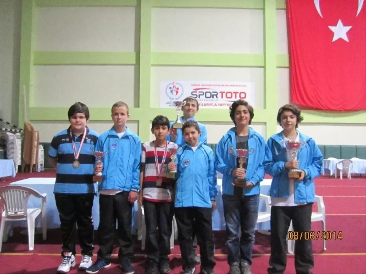 Yıldız Satranççılardan Kupa Yağmuru