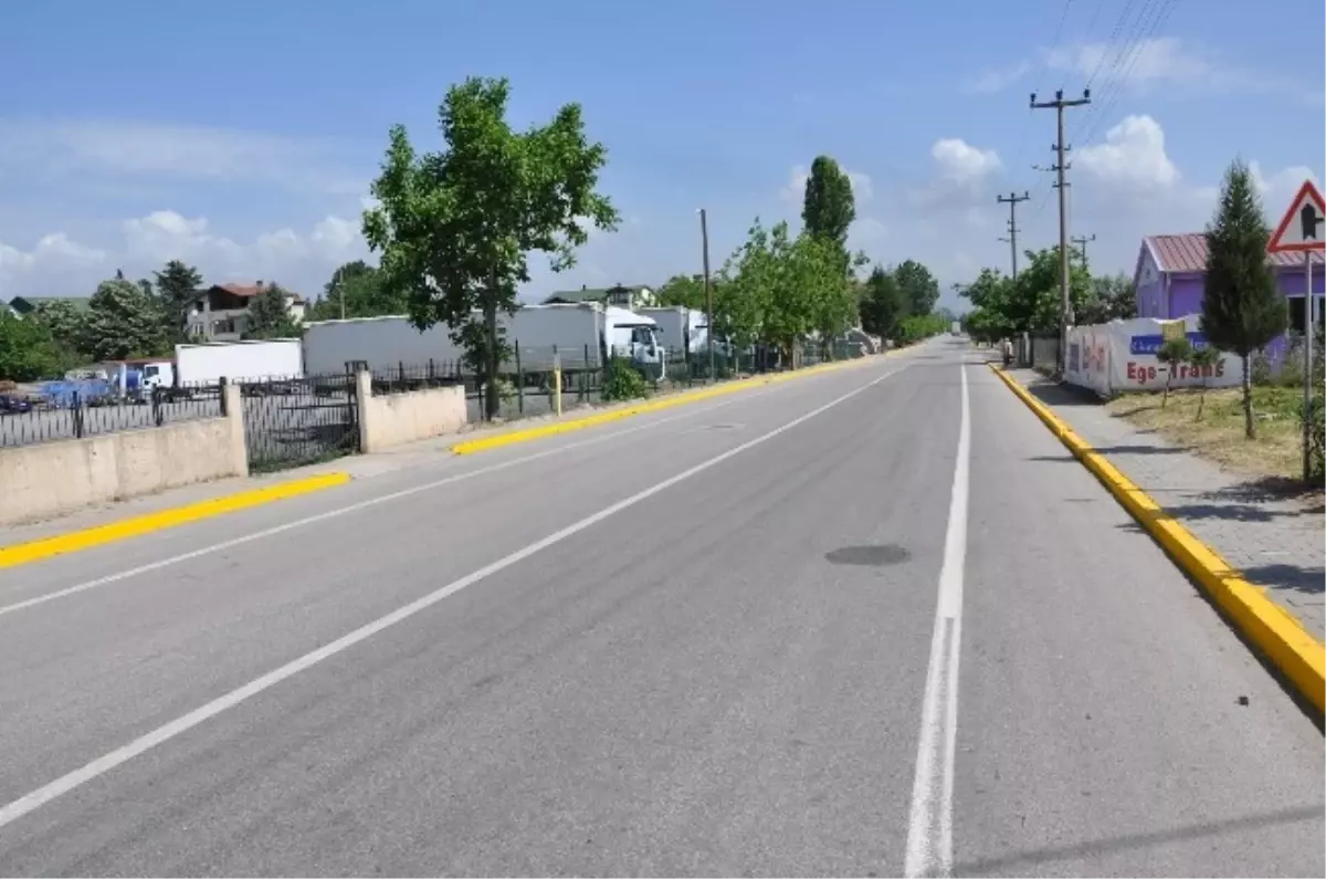 Yol Çizgileri Yenileniyor