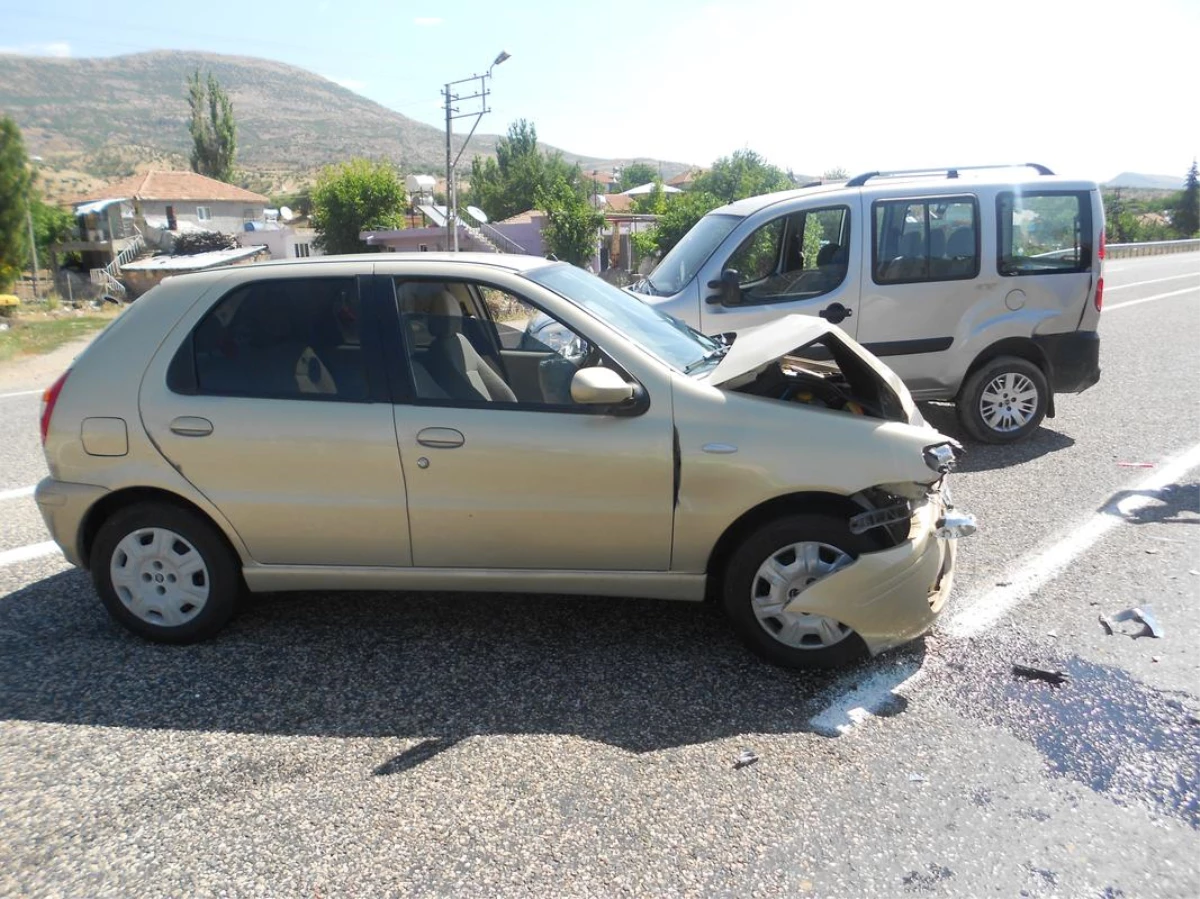 Adıyaman\'da Trafik Kazası: 3 Yaralı