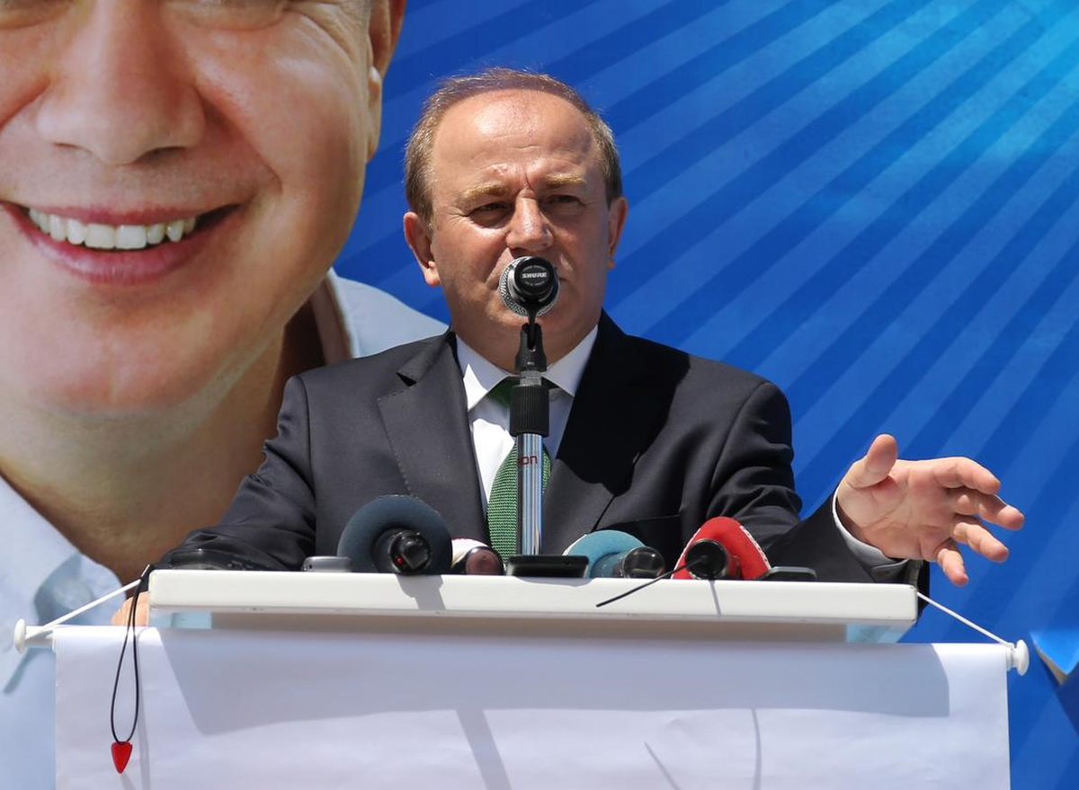 Antalya İl Özel İdaresi\'nin Eski Hizmet Binasının Yıkımı