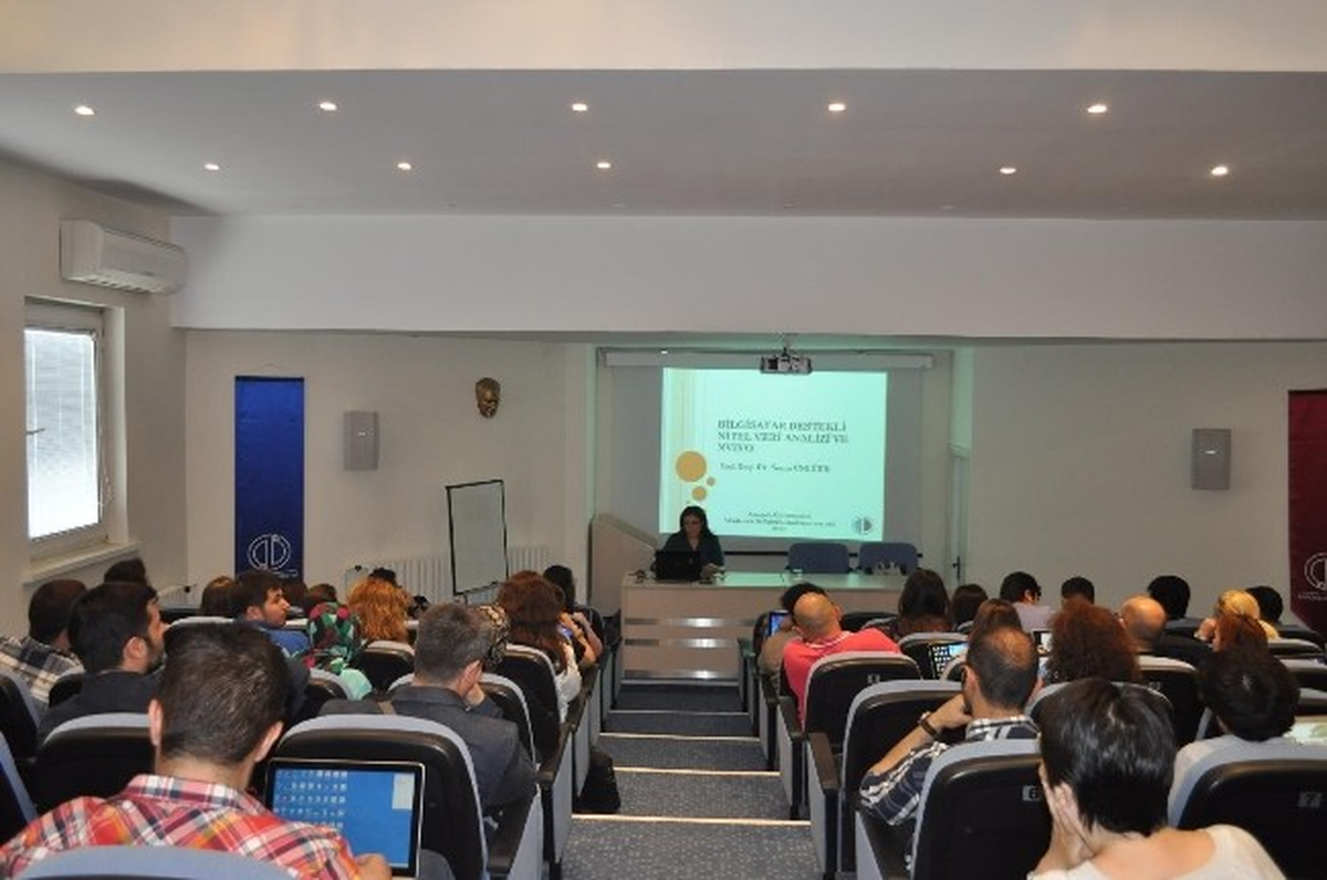 Aü\'de "Bilgisayar Destekli Veri Analizi N-Vıvo10" Semineri