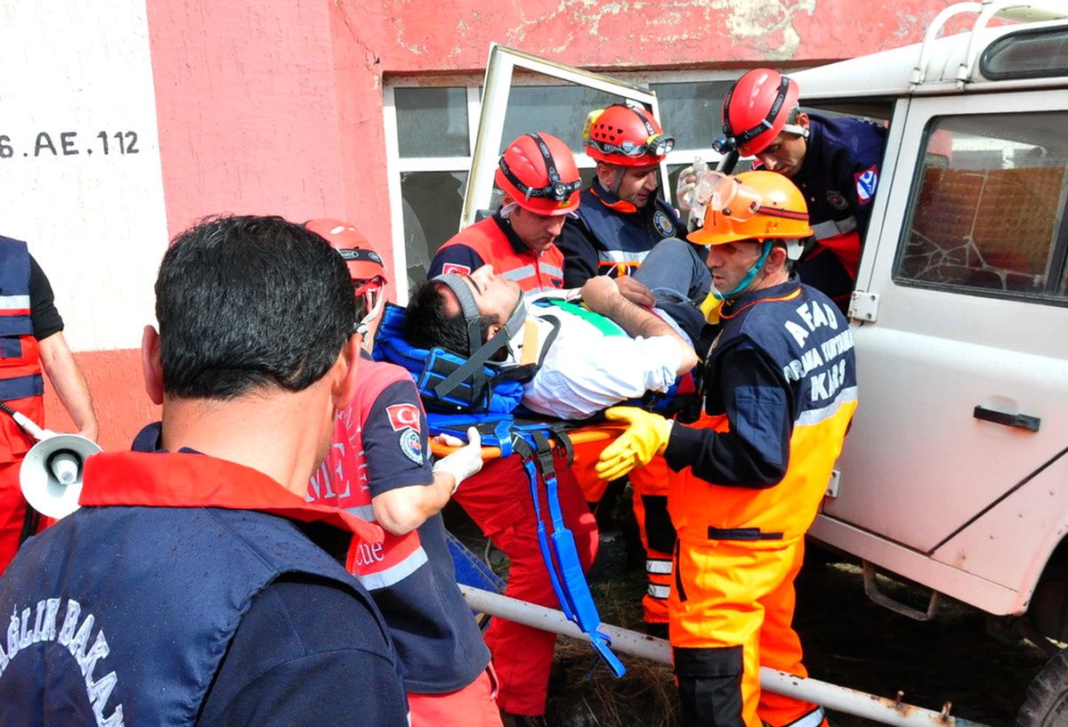 Afad ve Umke\'den Ormanda Deprem Tatbikatı