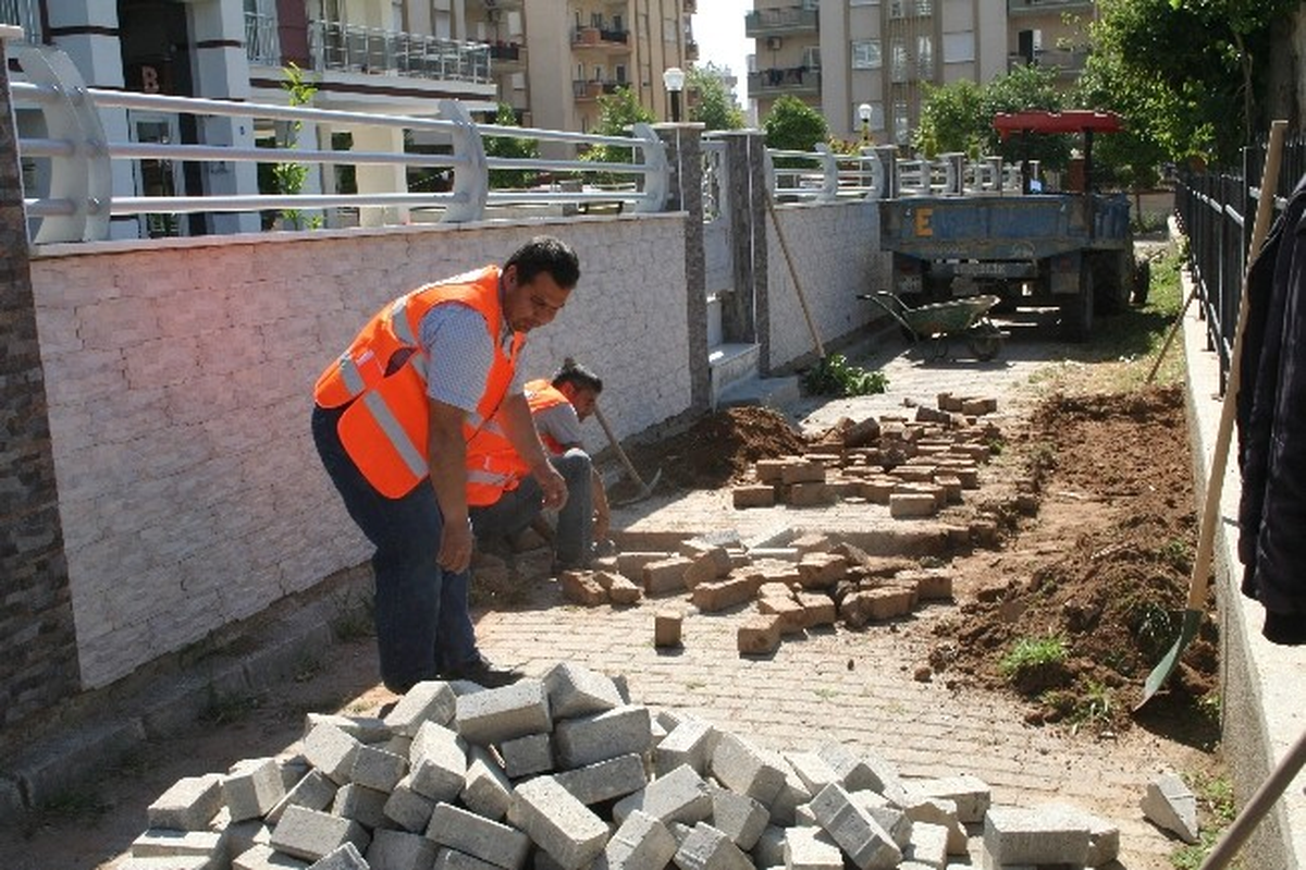 Aydın Büyükşehir Belediyesinden Alt Yapı ve Yol Hamlesi