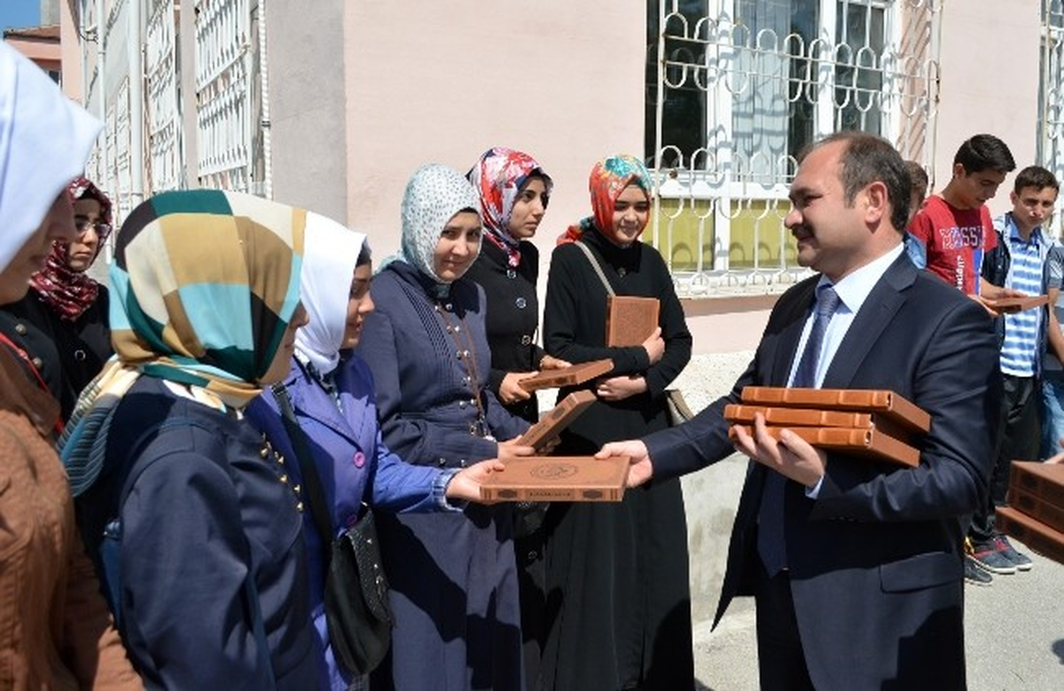 Başkan Eyvaz\'dan Öğrencilere Hatıra Defteri