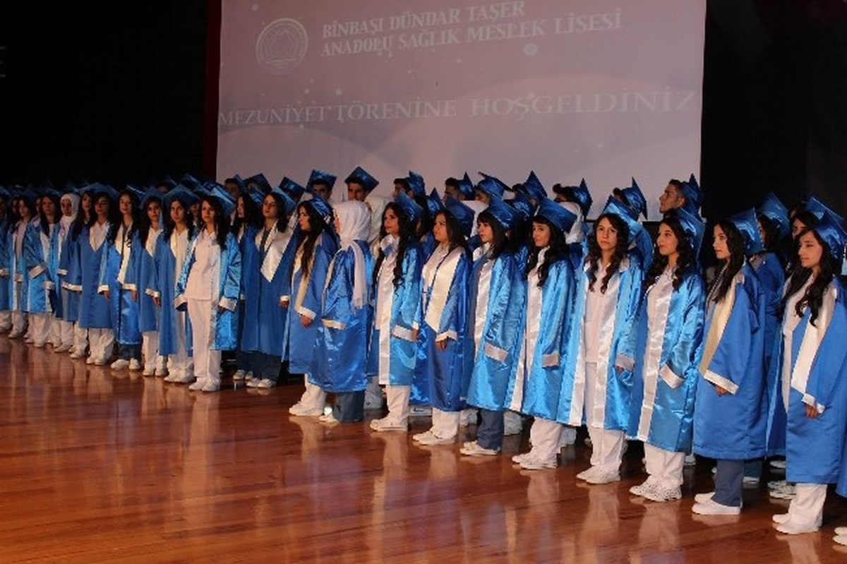 Böyle Olur Sağlık Lisesinin Mezuniyet Töreni