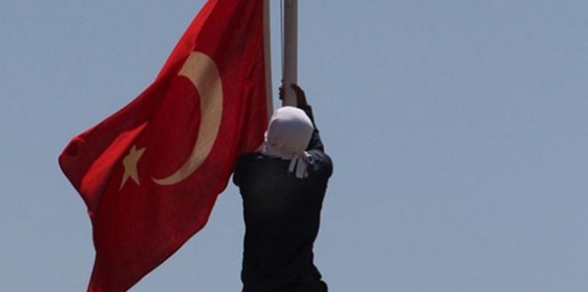 DAGC\'den Bayrağa Saldırıya Kınama