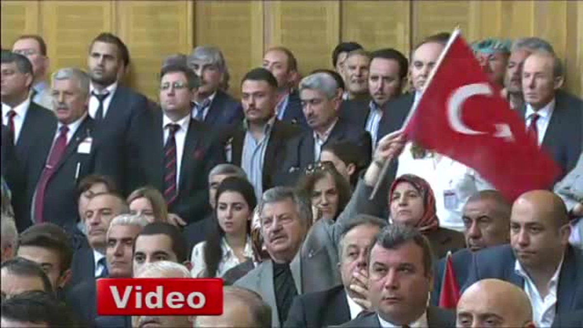 Devlet Bahçeli\'den Türk Bayrağının İndirilmesine Sert Tepki