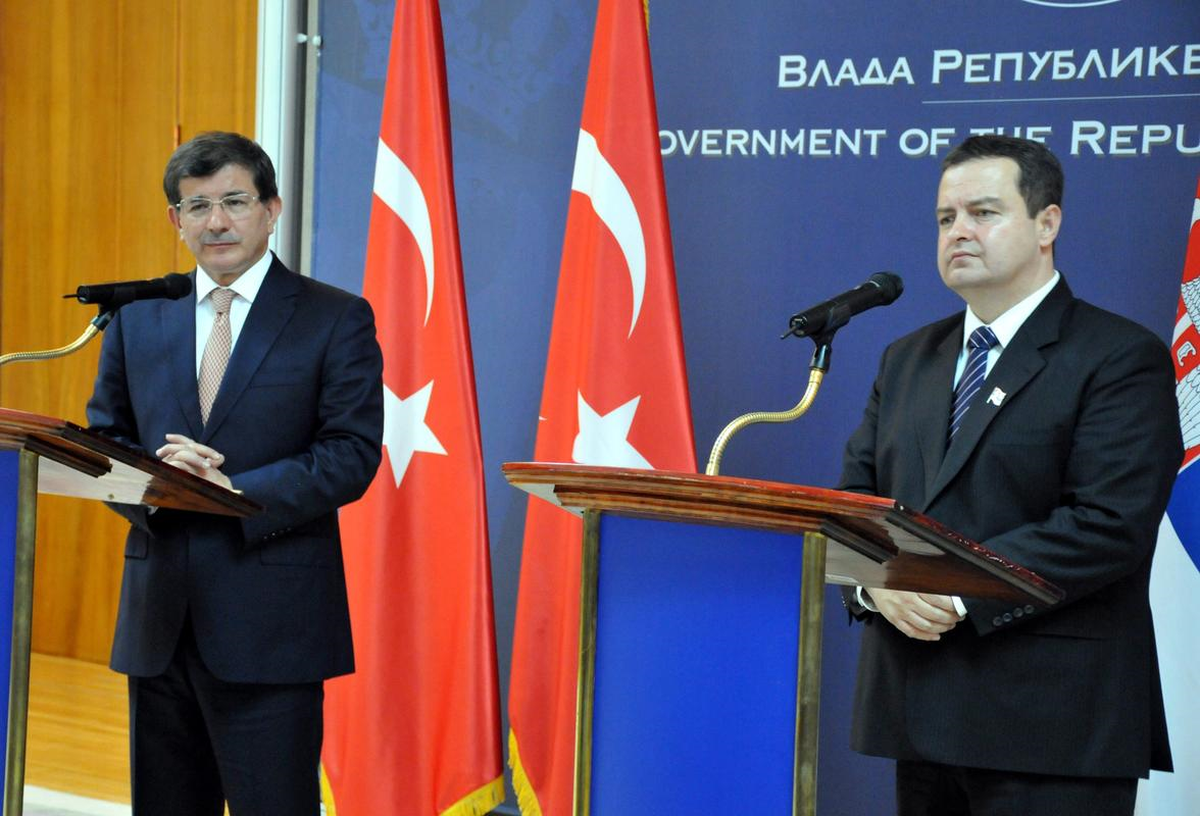 Dışişleri Bakanı Davutoğlu, Sırbistan\'da
