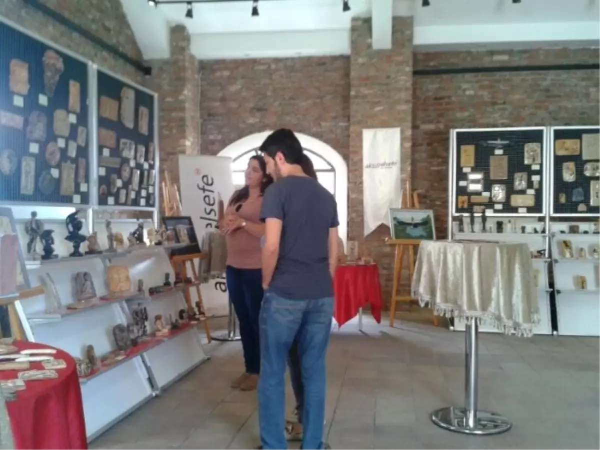 Dünya Müzeleri Karikatürlü Evde Canlandı