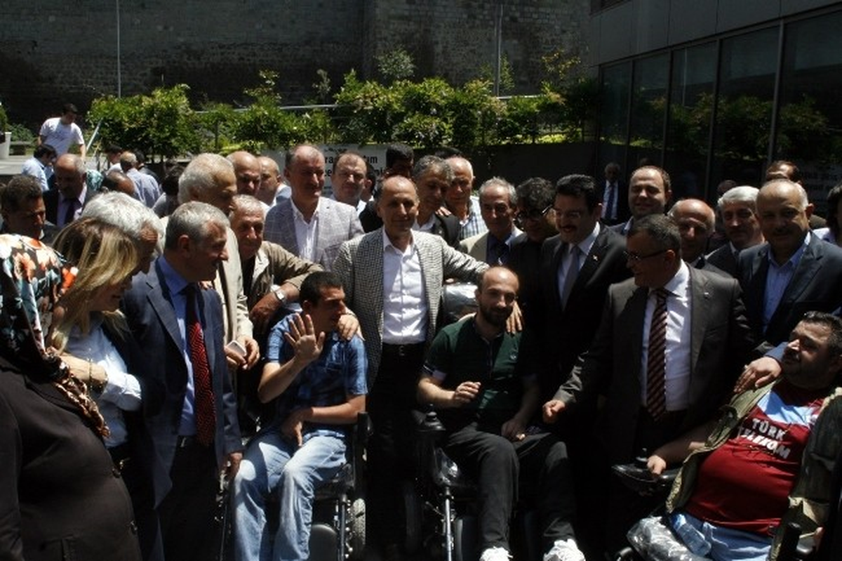 Engelli Vatandaşlar Akülü Sandalyelerine Kavuştu