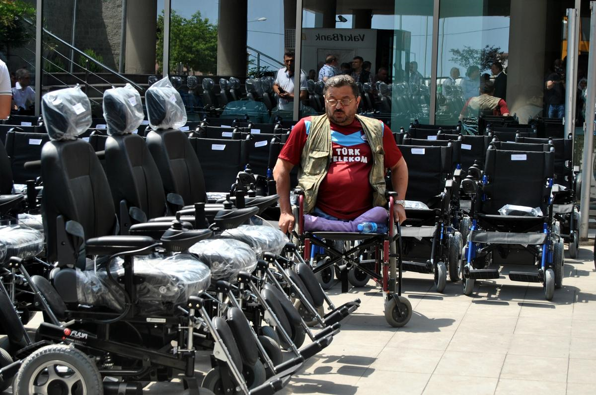 Trabzon\'da Engellilerin Akülü Araç Hayali Gerçek Oldu