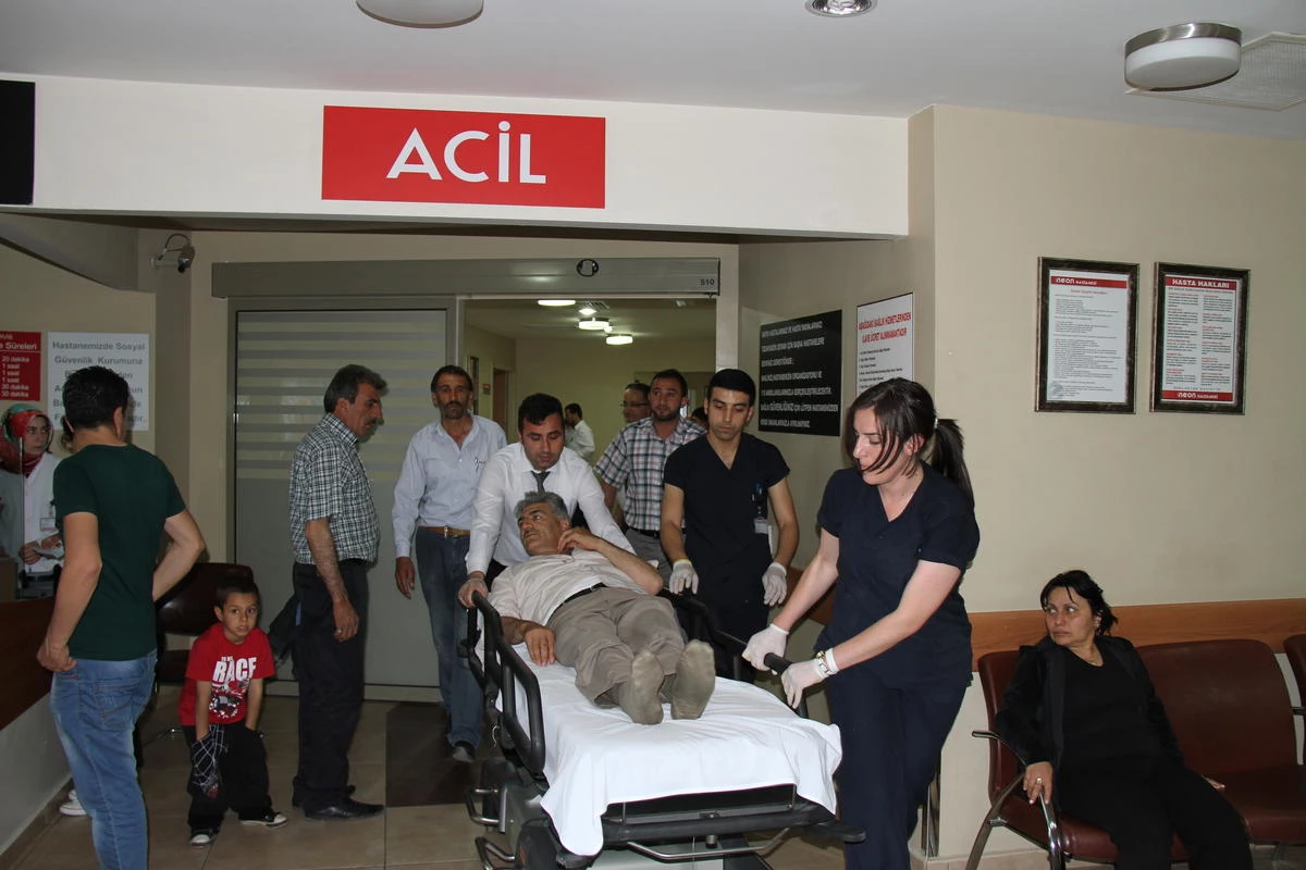 Erzincan\'da Trafik Kazası: 3 Yaralı