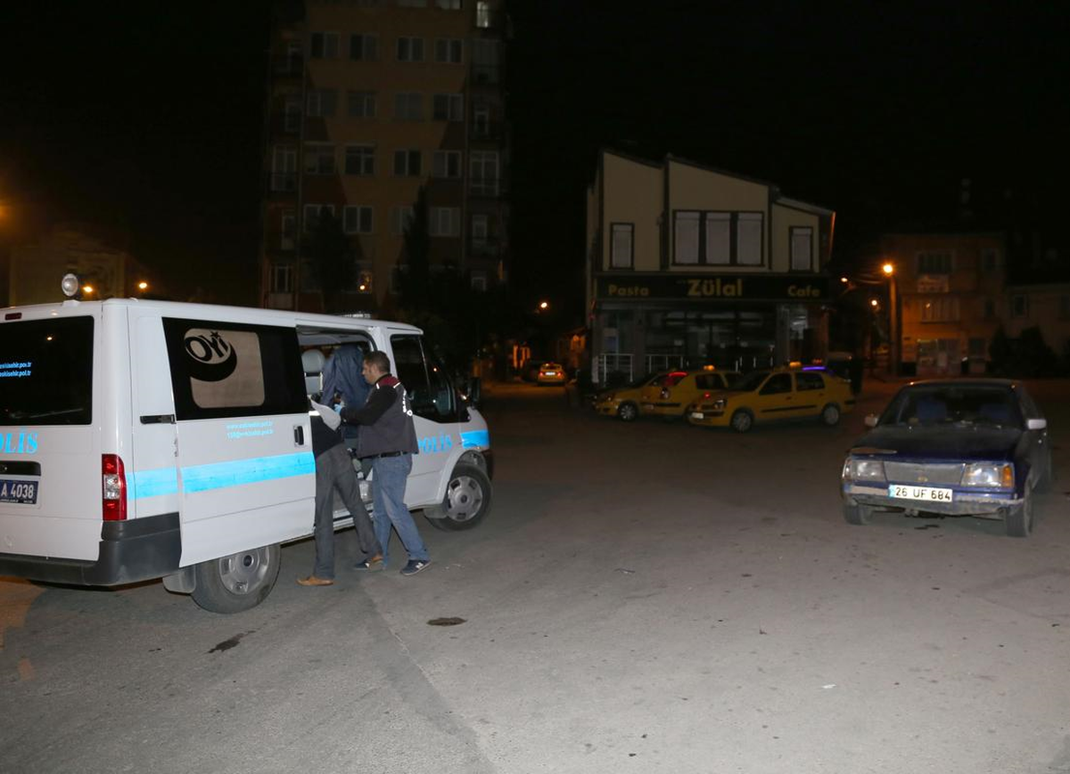 Eskişehir\'de Bıçaklı Kavga: 2 Yaralı