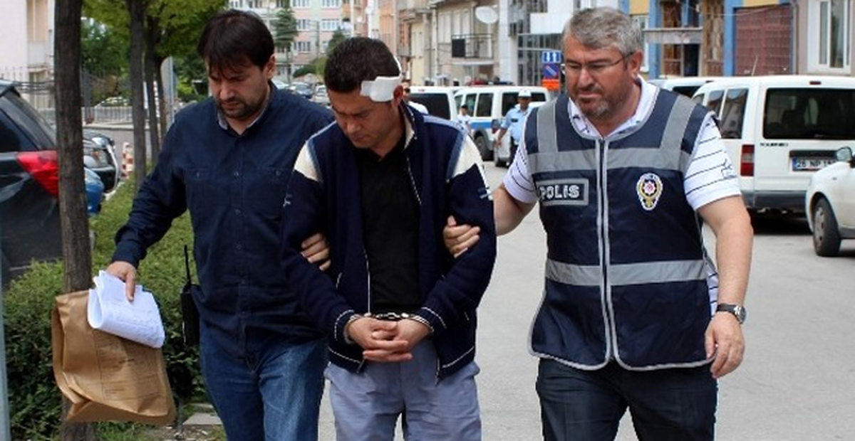 Eskişehir\'deki Bıçaklı Kavga, 2 Yaralı