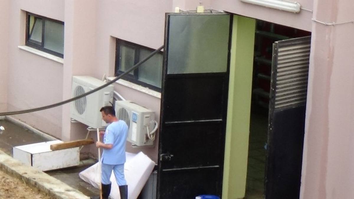 Etkili Olan Yağış Sonucu Onkoloji Servisinin Bodrumunu Su Bastı