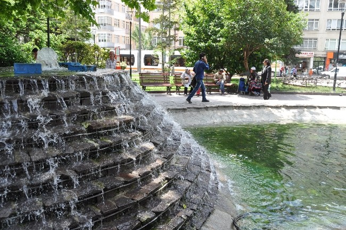 Güneşi Gören Vatandaş Parklara Akın Etti