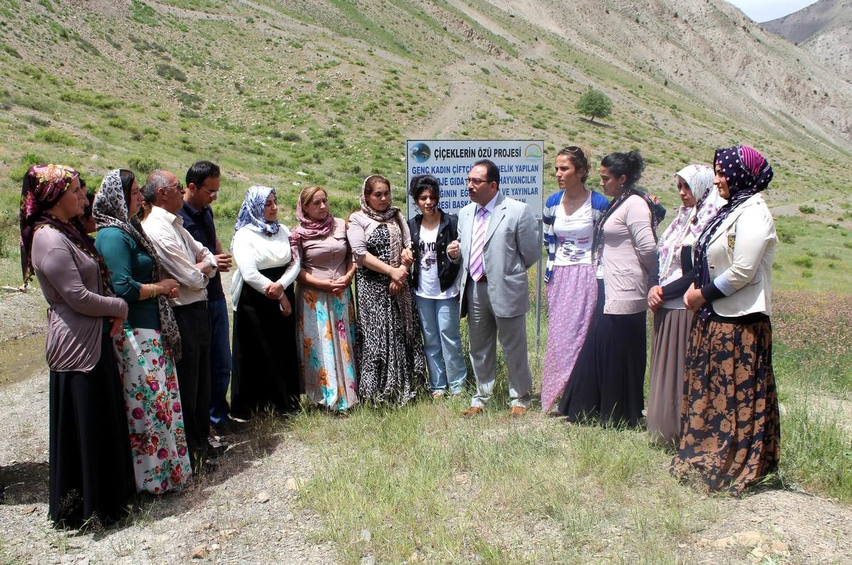 Hakkari\'de Kadınlara Yönelik Arıcılık Kursu