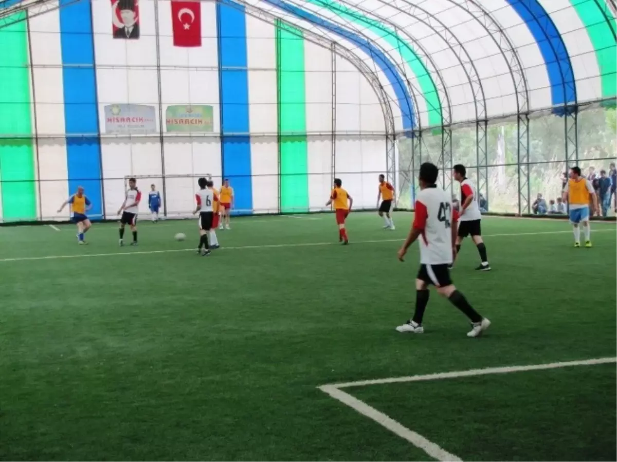 Hisarcık\'ta Kaymakamlık Halı Saha Futbol Turnuvası Başladı