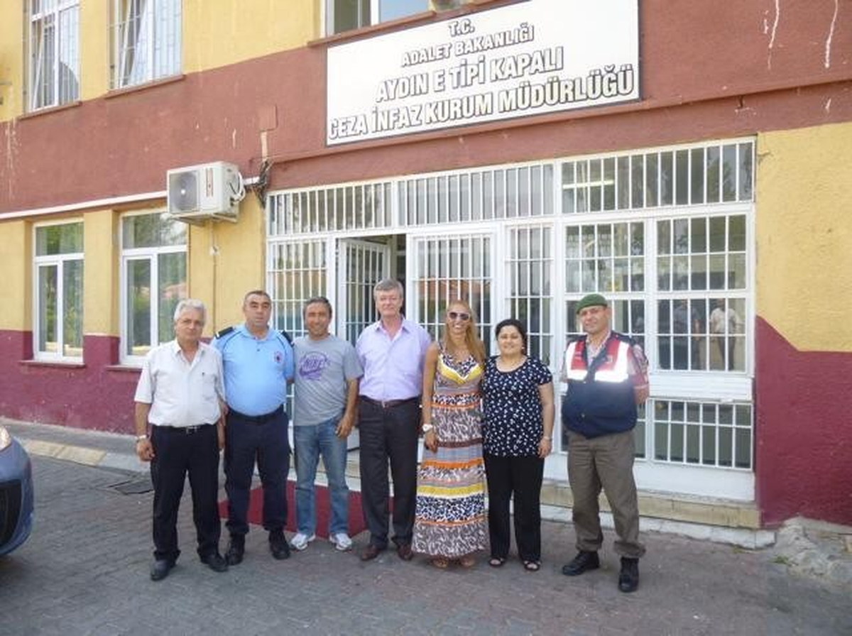 İzak\'tan Cezaevine Spor Malzemesi