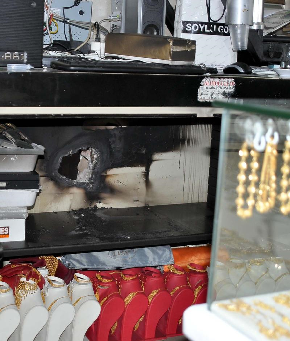 İzmir\'de Kuyumcu Soygunu