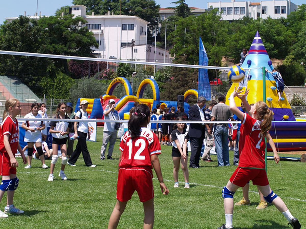 İzmir\'de Mini Voleybol Şenliği Düzenlenecek