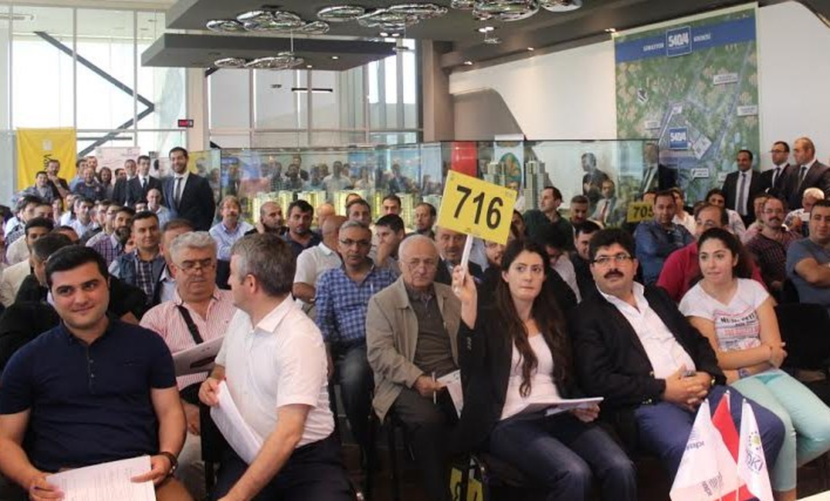 Kayaşehir Anacadde Dükkanlarına Büyük İlgi