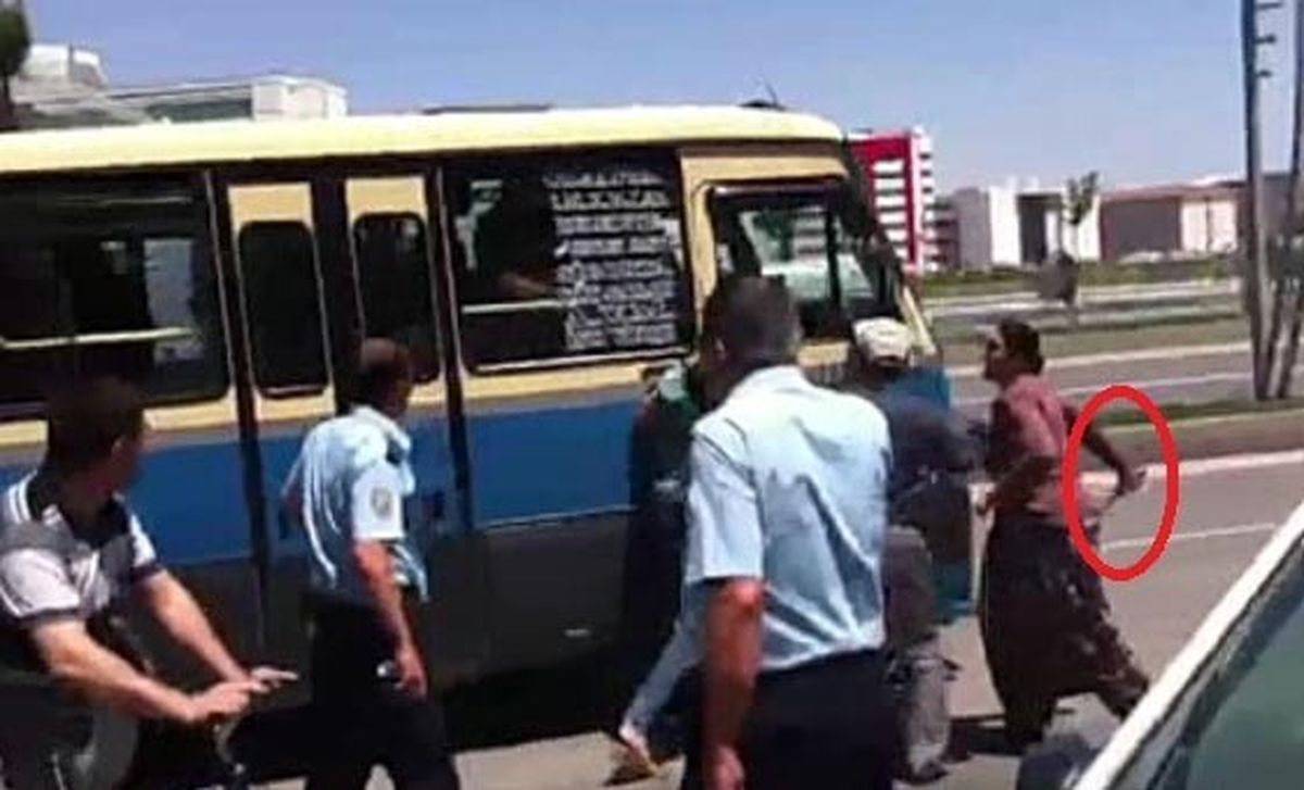 Kızını Sokak Ortasında Bıçakladı