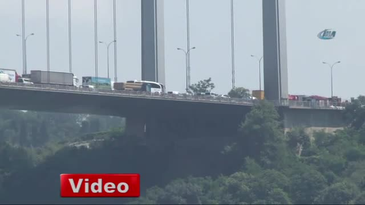 Köprüde Yangın Trafiği Durdurdu