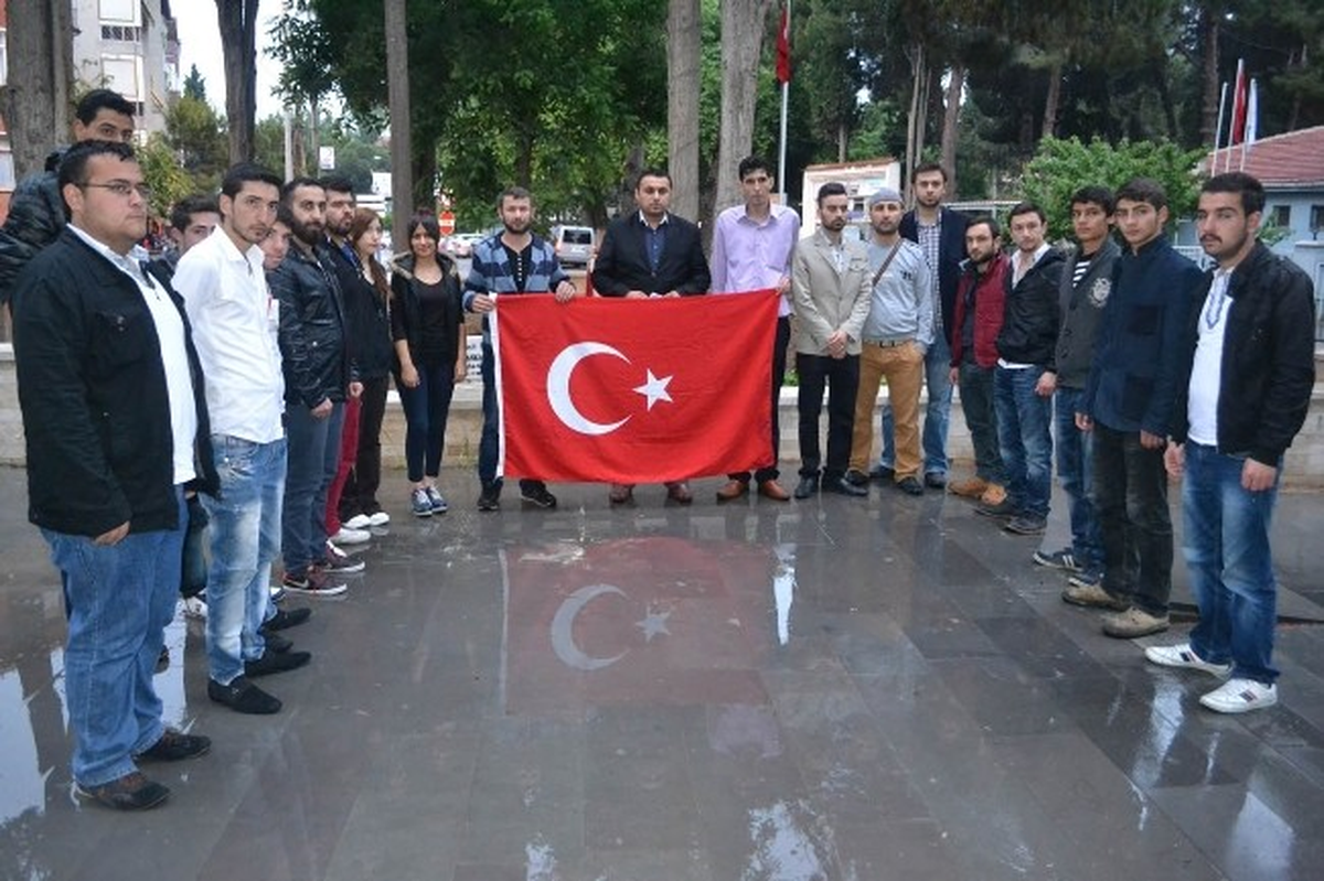 Kula Ülkü Ocakları\'ndan Bayrak İndirmeye Tepki
