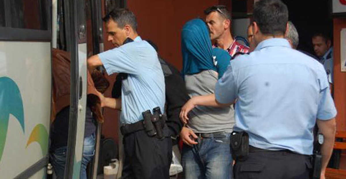 Liseli Kızla İlişkiye Giren 11 Kişi Tutuklandı