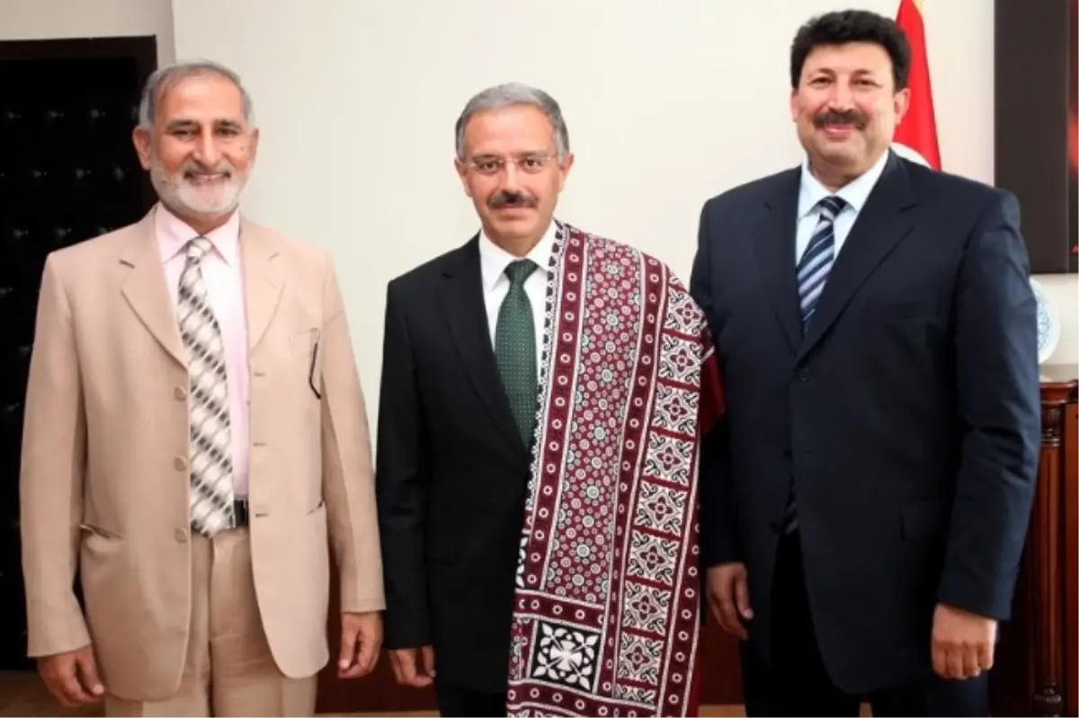 Pakistanlı Bilim Adamından Kmü Rektörü Gökmen'e Ziyaret