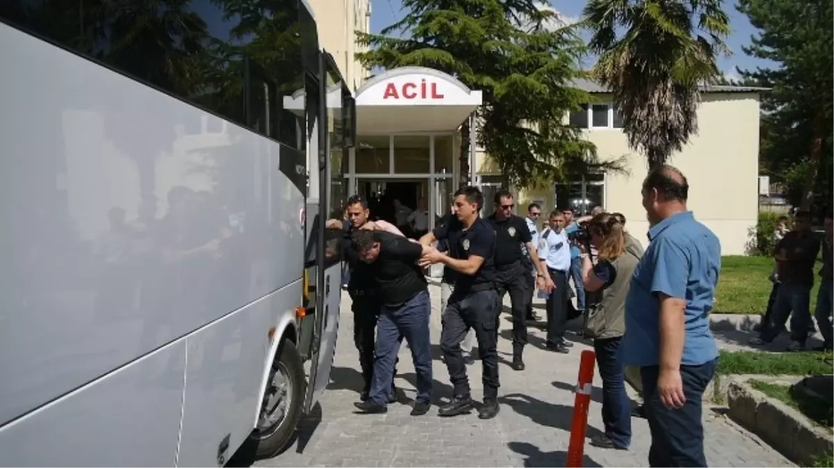 Polisin Ölümüne Neden Olan Zanlılar Ek Gözaltı Süresinde Hastaneye Götürüldü