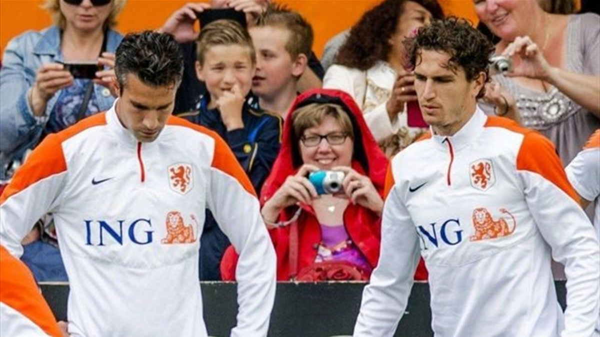 Robin Van Persie ve Takım Arkadaşı Daryl Janmaat\'a Sörfçü Çarptı
