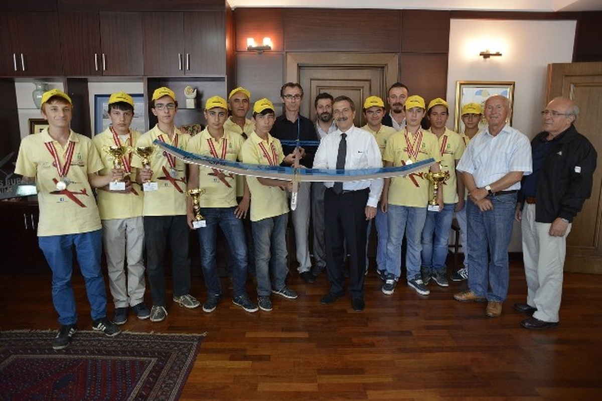 Sevinçlerini Başkan Ataç\'la Paylaştılar