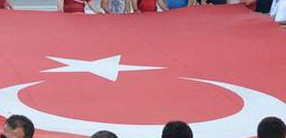 Sinop\'ta Bayrak Protestosu