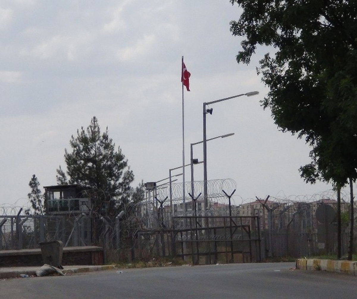 Tekrar) Bayrak İndirme Olayıyla İlgili 5 Kişi Gözaltına Alındı