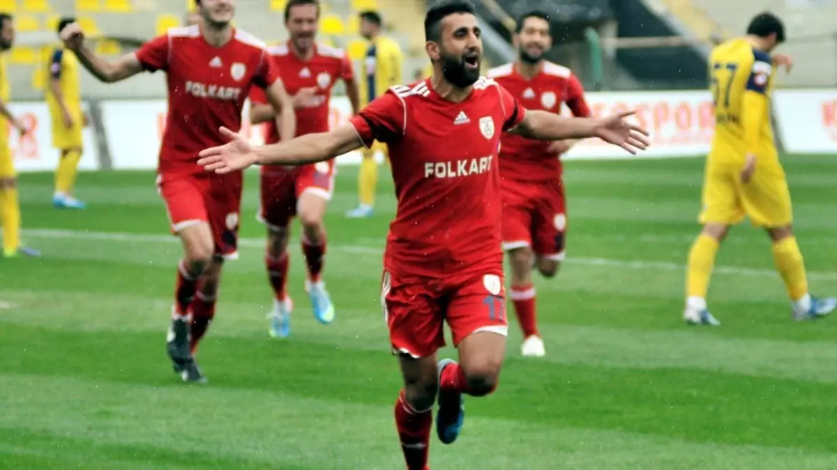 Trabzonspor Gökhan Karadeniz\'i Kadrosuna Katıyor