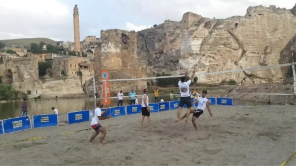 10 Bin Yıllık Tarihin Gölgesinde Plaj Voleybolu