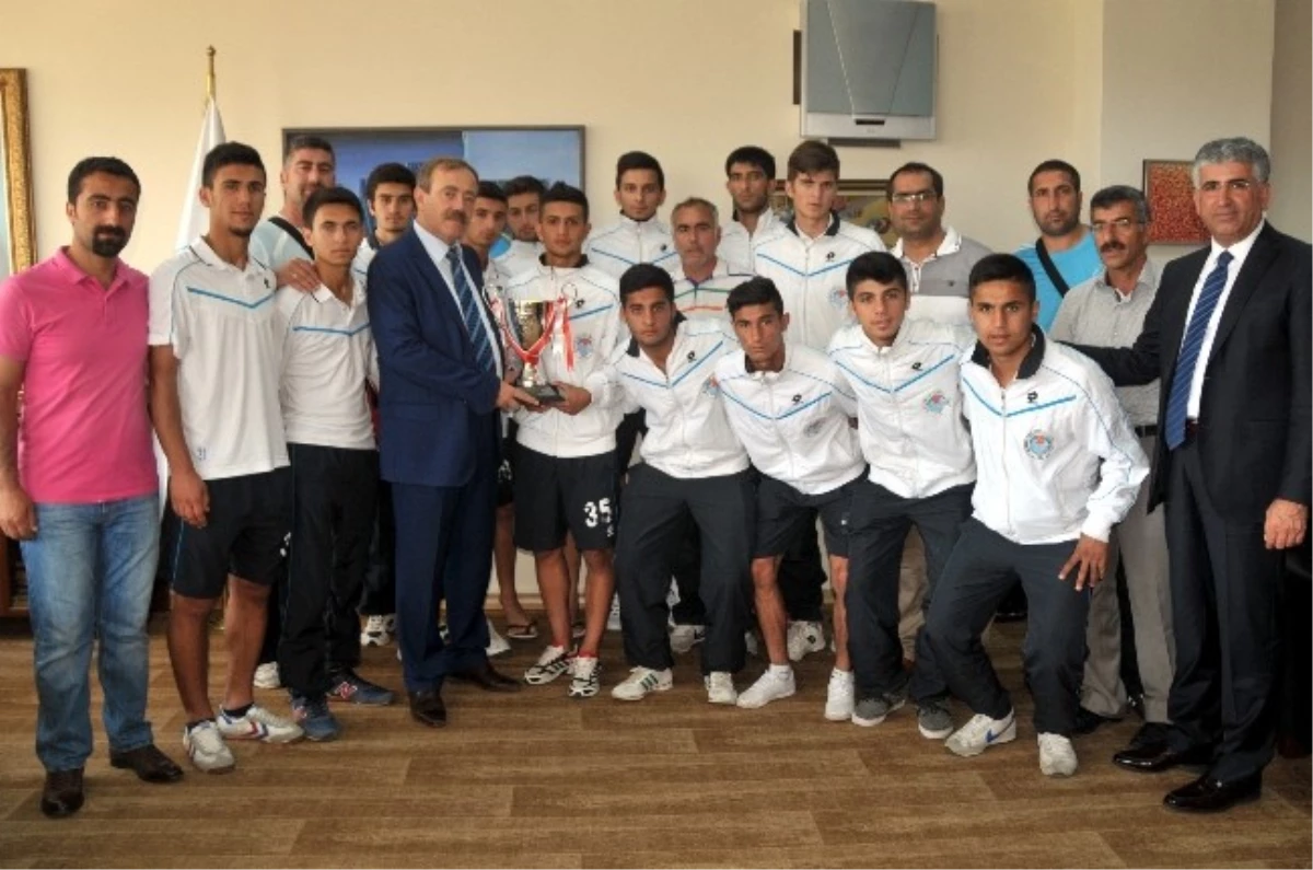 Akdeniz Belediyespor U19 Takımı Türkiye 3.\'sü Oldu