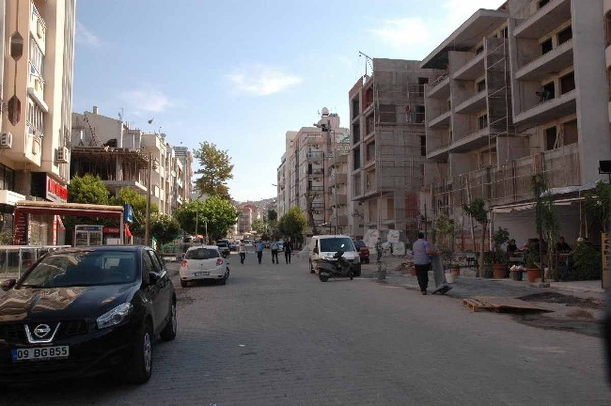 Kuşadası\'nda Tekstil Pazarı Gerginliği