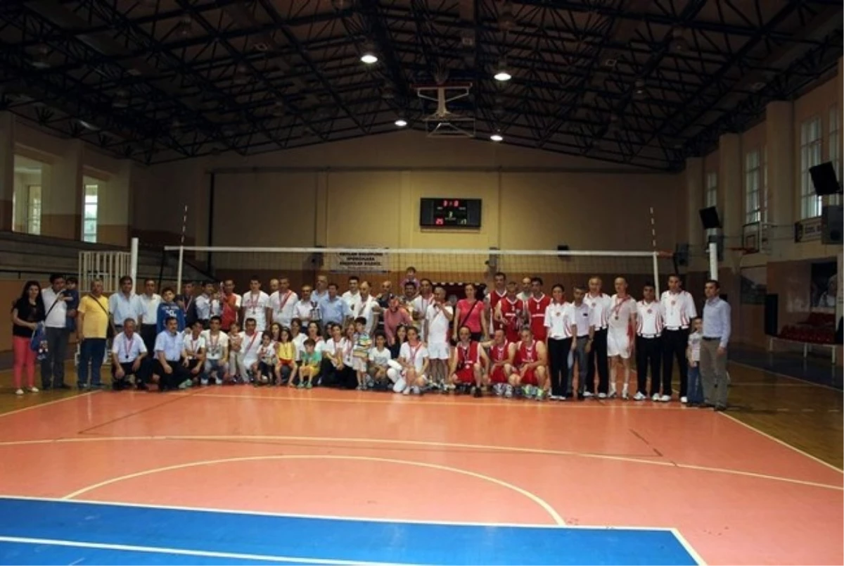 Aydın\'da Öğretmenler Arasındaki Voleybol Turnuvası Sona Erdi
