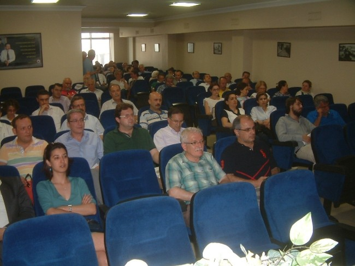 Burhaniye\'de Profesyonel Yönetim Teknikleri Semineri