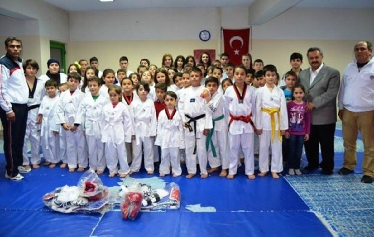 Burhaniye\'de Tekvandocuların Başkan Ziyareti