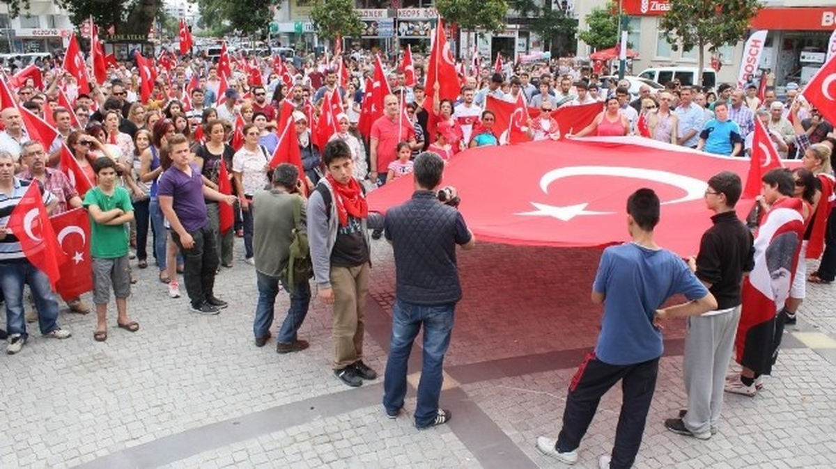 Edremit\'te Bayrak Eylemi