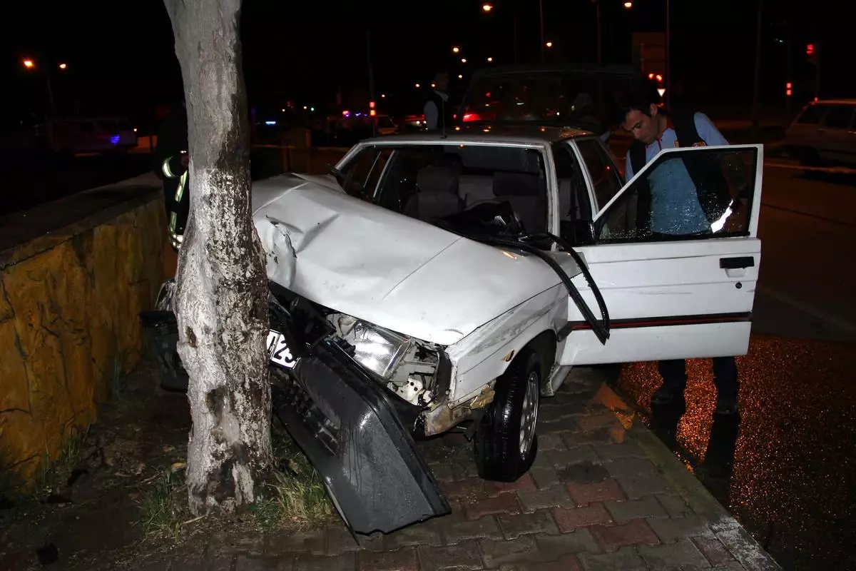 Elazığ\'da Trafik Kazası: 4 Yaralı