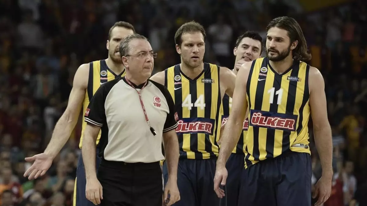 Fenerbahçe Ülker-Galatasaray Liv Hospital Maçının Biletleri Tükendi