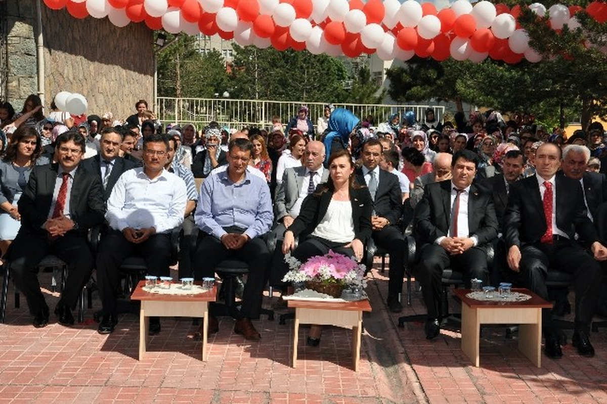 Gümüşhane Halk Eğitimi Merkezinin Yılsonu Sergisi Açıldı